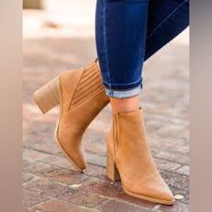 New Marc Fisher leather Tan Ankle Booties 9.5M